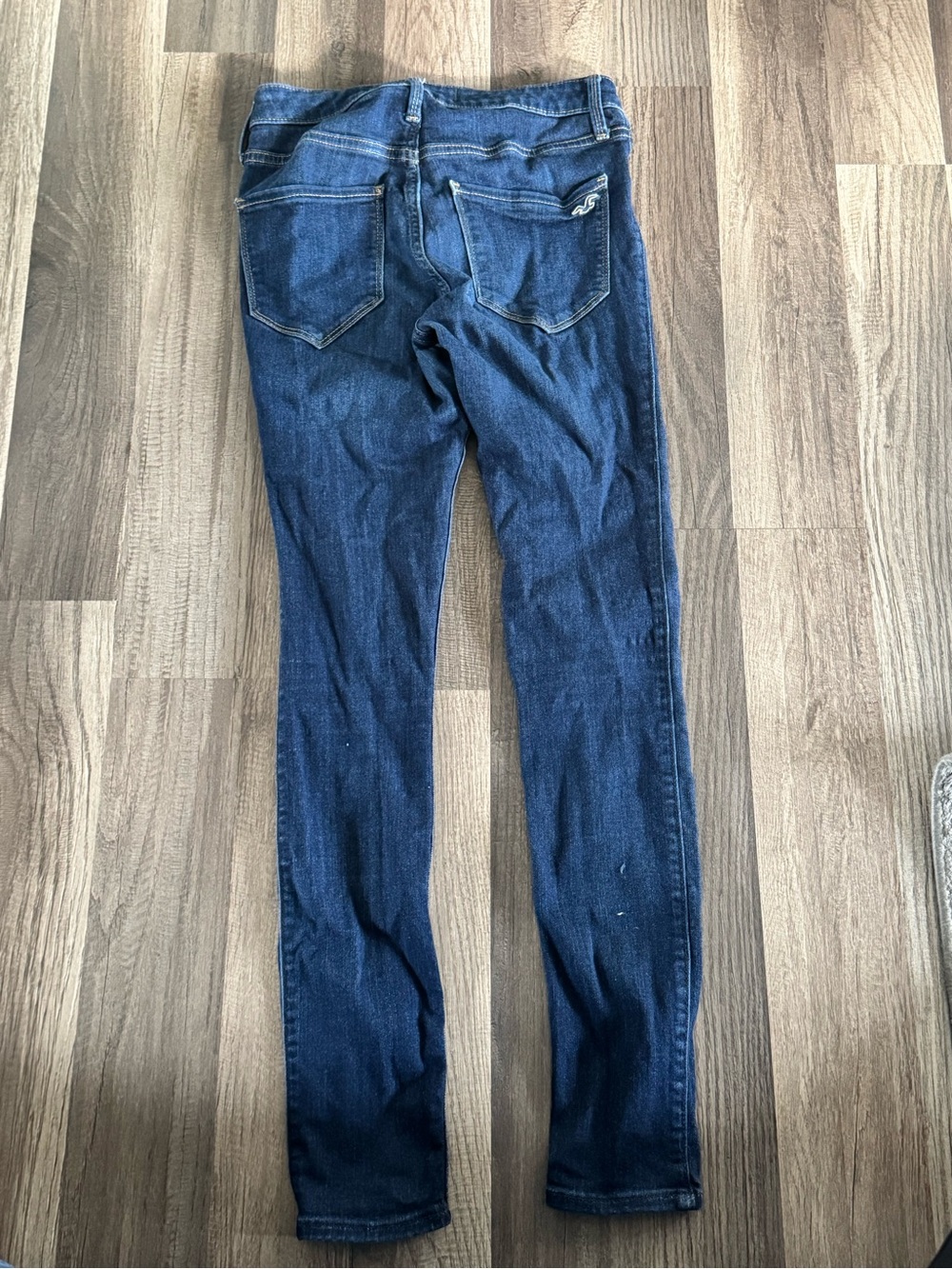 Hollister High-Rise Skinny Jeans in Dark Blue Wash - Picture 4 of 4